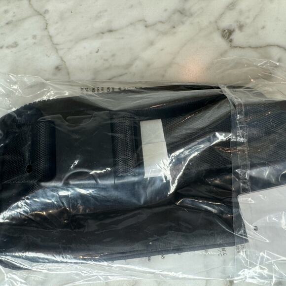 NWT Lululemon Everywhere Belt Bag 1L - Black OS - Picture 6 of 7